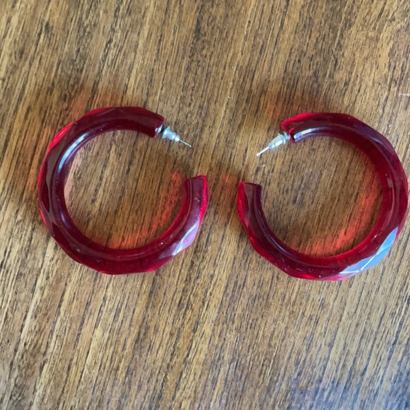 Collection of acrylic and metal jewellery - Picture 2 of 7